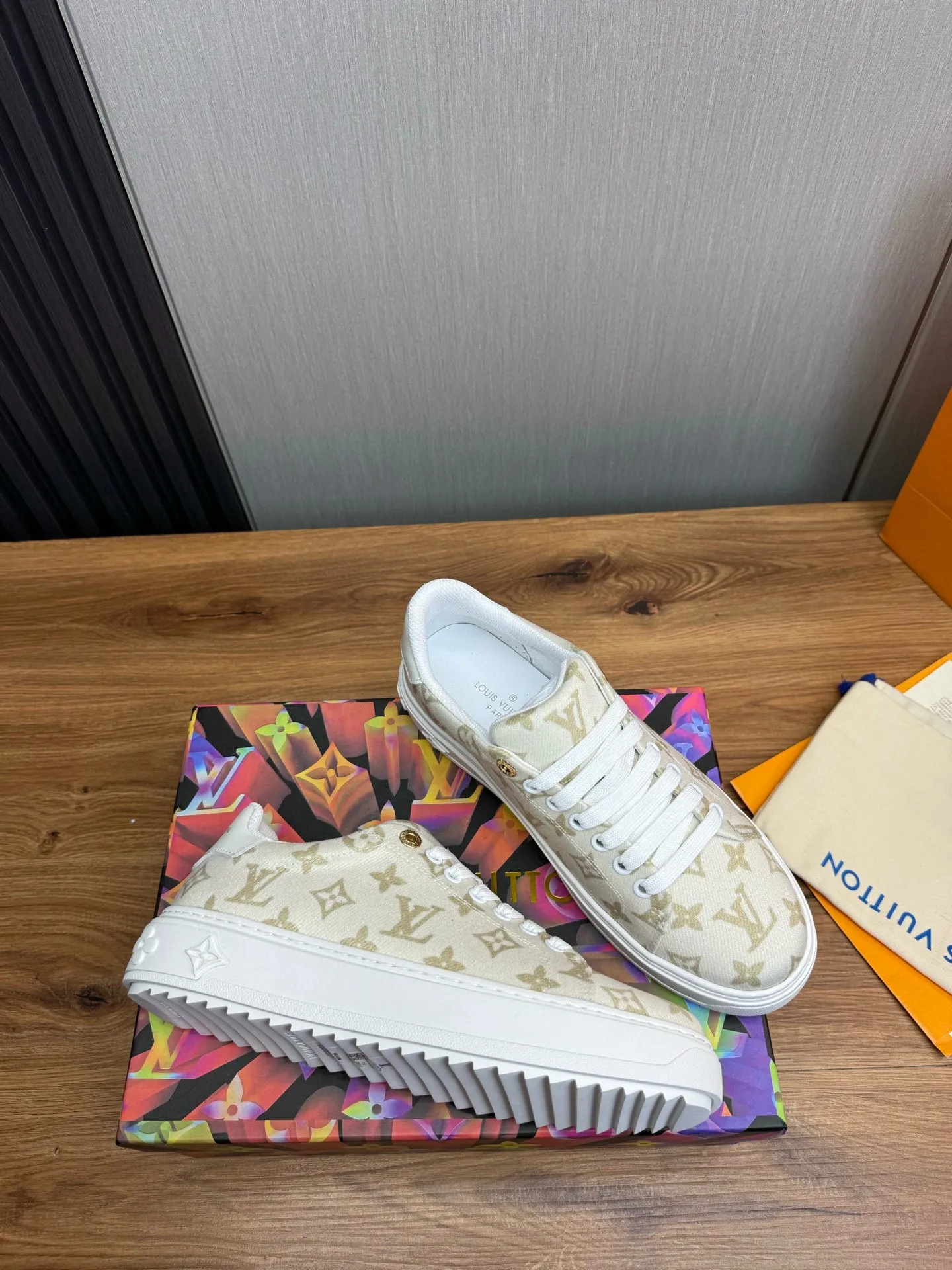 Factory price: 520💰LOUIS VUITTON [Louis VUITTON] The new trendy Lv is on the market🎁, casual and fashionable men's shoes👟The upper is made of imported original fabric + cowhide mesh lining, the original wear-resistant rubber outsole, the version is simple and elegant, exclusive for trendy men. Code number: 38-44, customized 45, 46